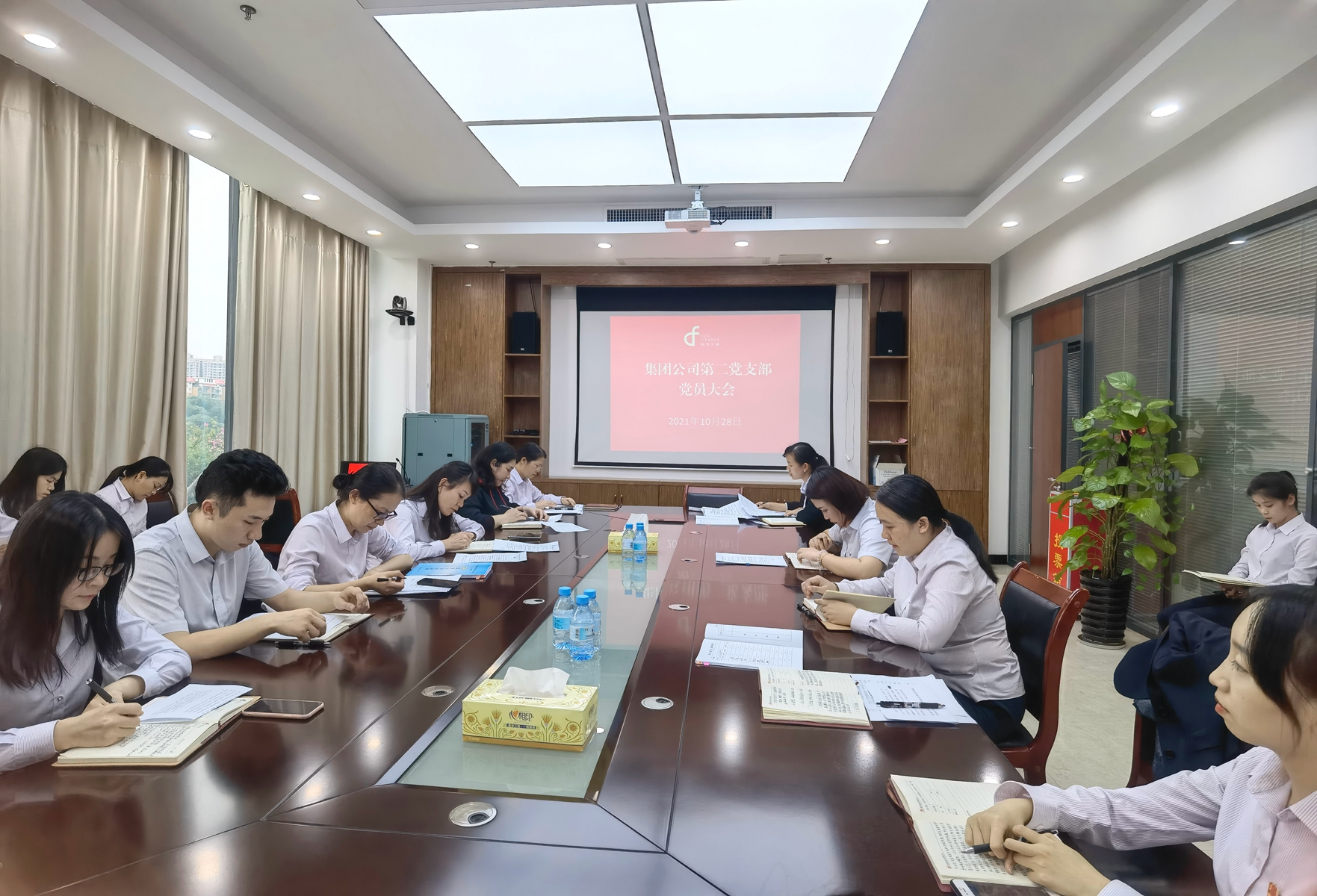 第二党支部举行专题党课暨召开理论学习会